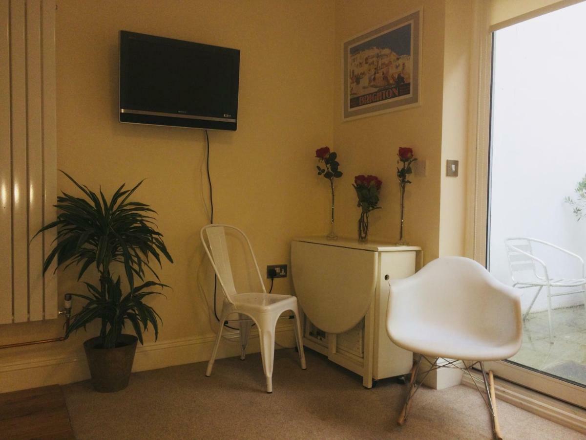 Little Brighton Beach Apartments - Also Separate Spa Cabin And Watersports Exterior foto